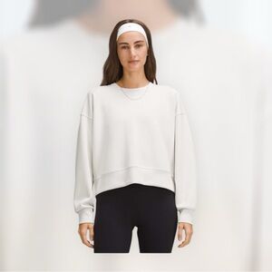 Lululemon Softstreme Perfectly
Oversized Cropped Crew
Bone